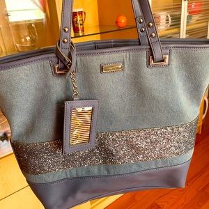 Nine West denim bag with faux leather accents. Excellent condition. Like new.